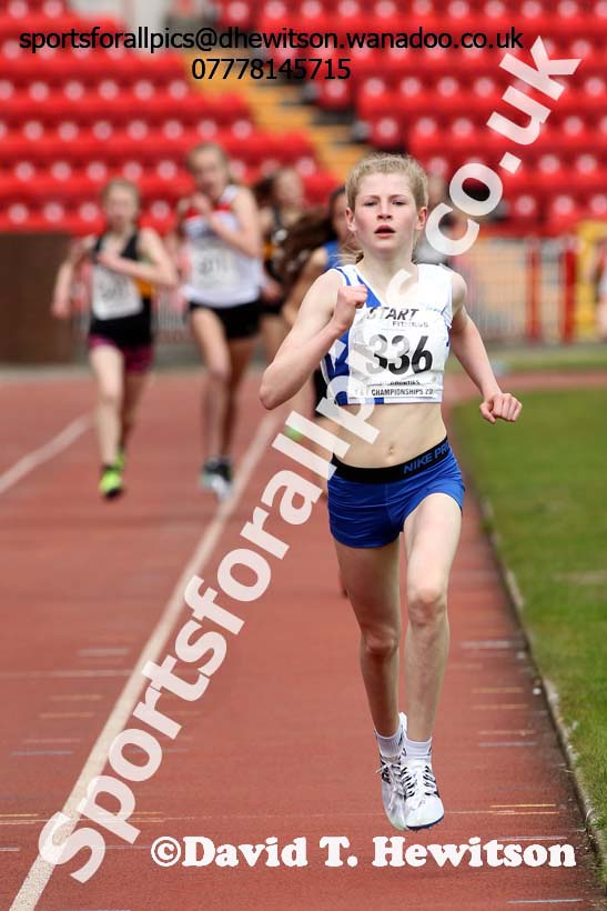Girls under-15s 1500 metres, North Eastern Track and Field Champs, Gateshead Stadium. Photo: David T. Hewitson/Sports for All Pics